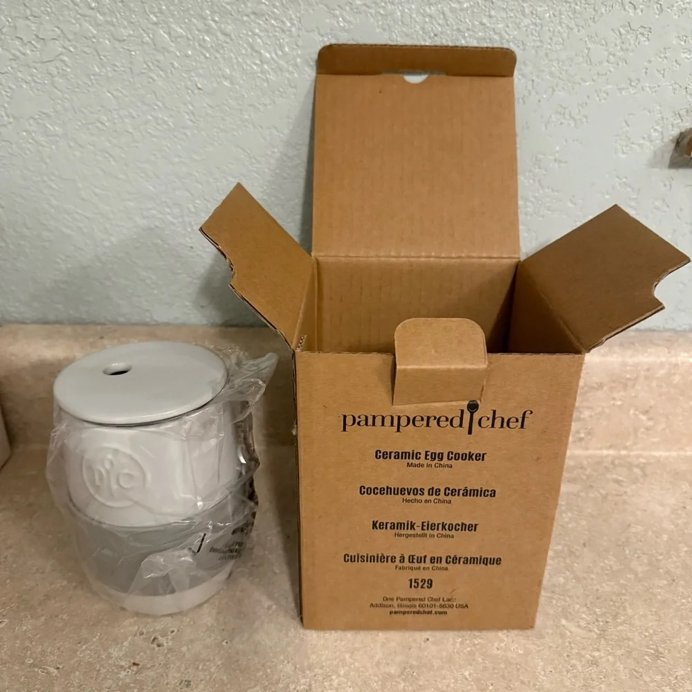 Pampered Chef Ceramic Egg Cooker NWT